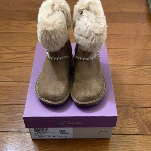 Clark’s kids, girl’s suede boots